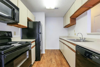912 W 22nd St #208 — photo 2
