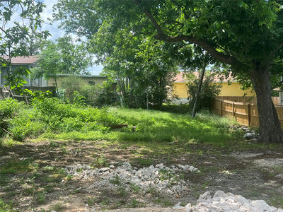 711 Burkett St — photo 4