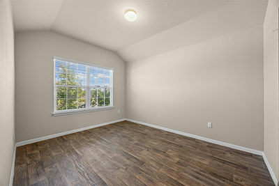 111 Hess Dr — photo 4