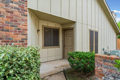 1617 W Braker Ln #B — photo 4