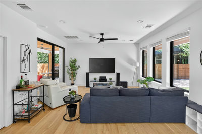 610 Clifford Dr #B — photo 2