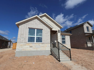 629 Clarissa St — photo 3