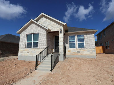 629 Clarissa St — photo 2