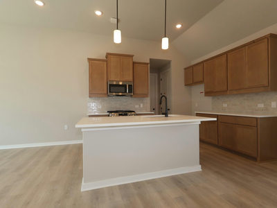 629 Clarissa St — photo 4
