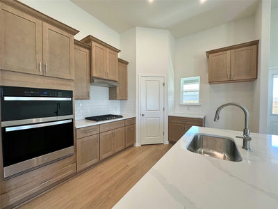 471 Young St — photo 4