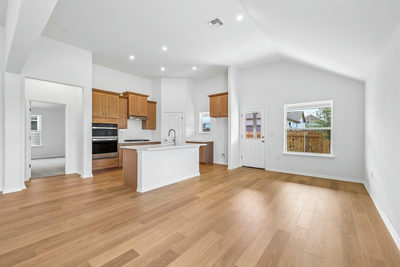 471 Young St — photo 2