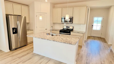 687 Clarissa St — photo 2