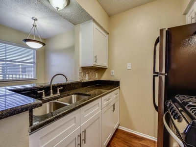 2401 Manor Rd #119 — photo 2