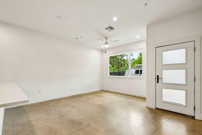 1931 E 38th 1/2 St #32 — photo 4