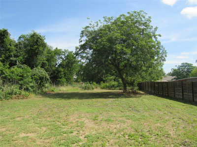 748 W Elm St — photo 2