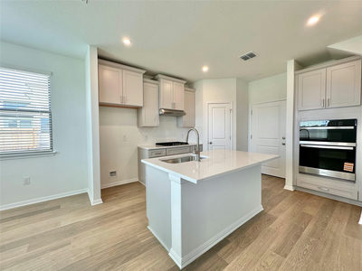 295 Young St — photo 4