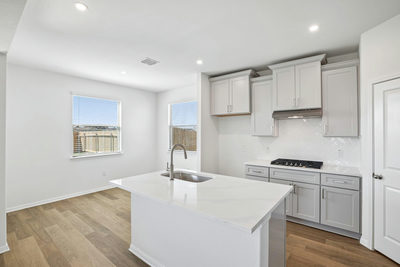 295 Young St — photo 4