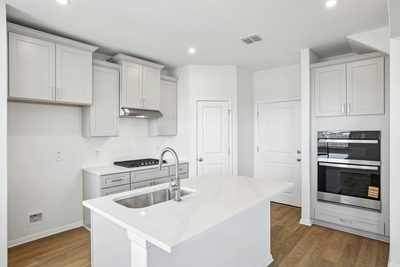 295 Young St — photo 3