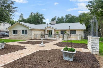 1102 N Avenue F Ave — photo 3