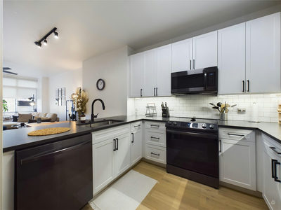54 Rainey St #415 — photo 2