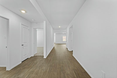 663 Ebbsfleet Dr — photo 2