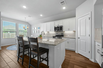4174 Kingsley Ave — photo 5