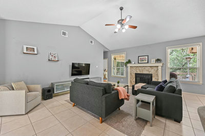 12047 Lincolnshire Dr — photo 4