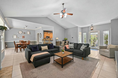 12047 Lincolnshire Dr — photo 3