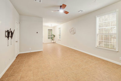 1310 Parmer Ln #1902 — photo 4