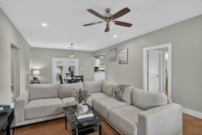 337 E Castlewood Dr — photo 3