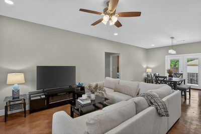 337 E Castlewood Dr — photo 4