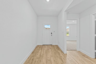 127 Union Pacific Dr — photo 2