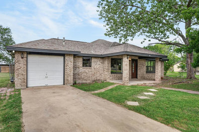 903 Travis St — photo 2