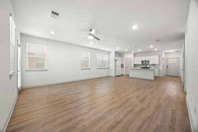 10601 Seguin St — photo 2