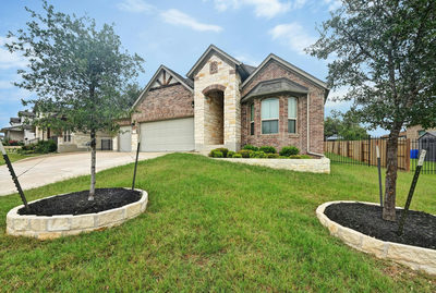 918 Valley View Dr — photo 2