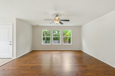 725 Kingfisher Ln — photo 3