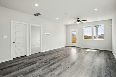143 Hornet St — photo 3
