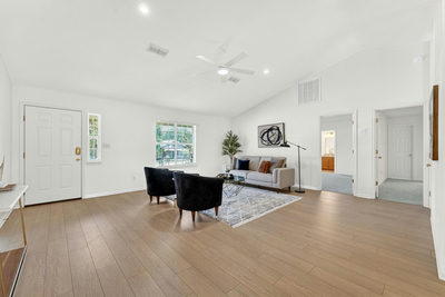 1010 Louise St — photo 4
