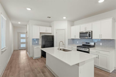 328 Fairfax Ave — photo 4