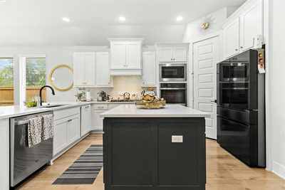 100 Green Knoll Ln — photo 4