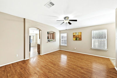 903 Gentry Dr — photo 2