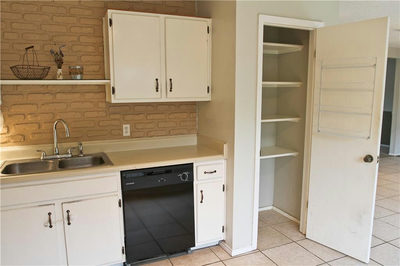 1008 Longmeadow Dr — photo 2