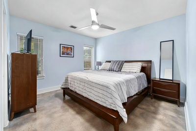 604 W LIVE OAK St — photo 4