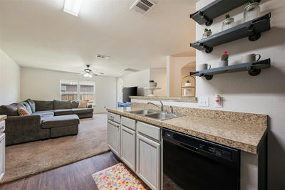 109 Proclamation Ave — photo 2