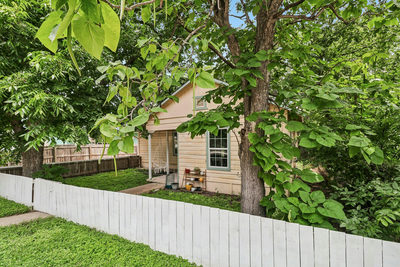606 E Pecan St — photo 2