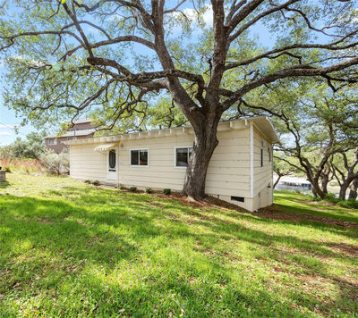 1131 Edgewater Dr — photo 2