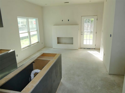 81 WALLER St — photo 3