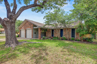 9913 Oak Hollow Dr — photo 3