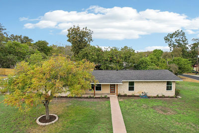 202 E Caddo St — photo 2