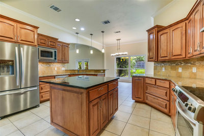1002 Madison Cir — photo 3