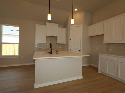 609 Clarissa St — photo 3