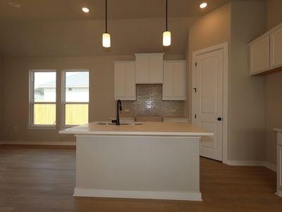 609 Clarissa St — photo 4