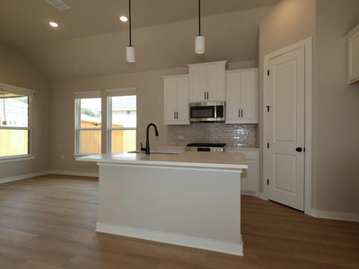 609 Clarissa St — photo 4