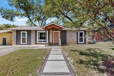 302 Rowland Dr — photo 2