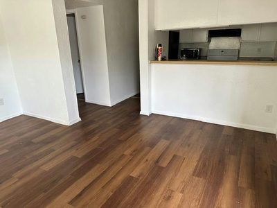 4605 E Stassney Ln — photo 2